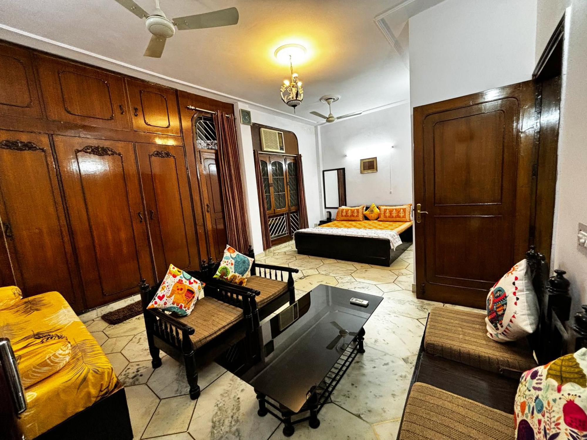 Tatvamasi Homestay New Delhi Exteriör bild