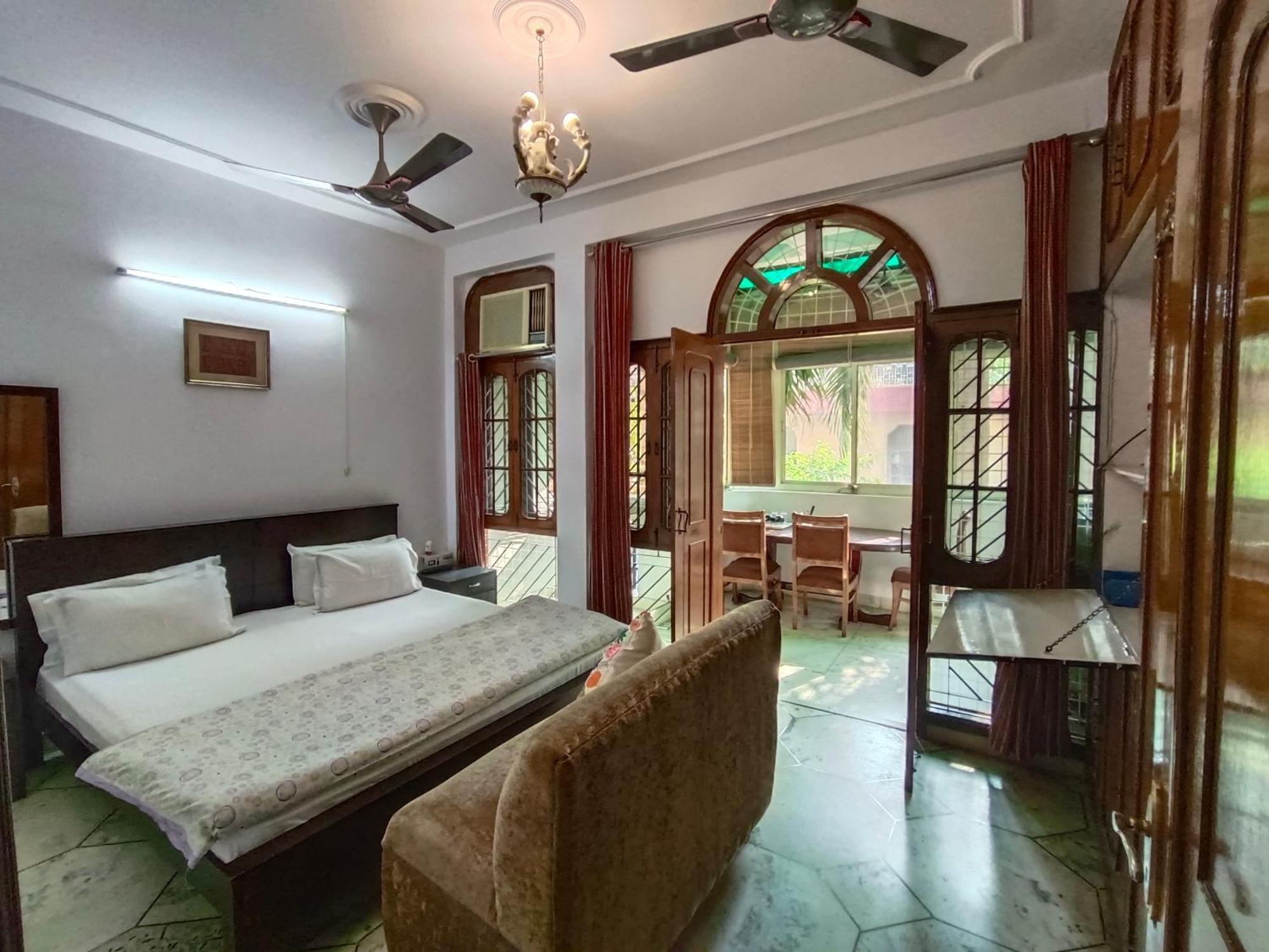 Tatvamasi Homestay New Delhi Exteriör bild