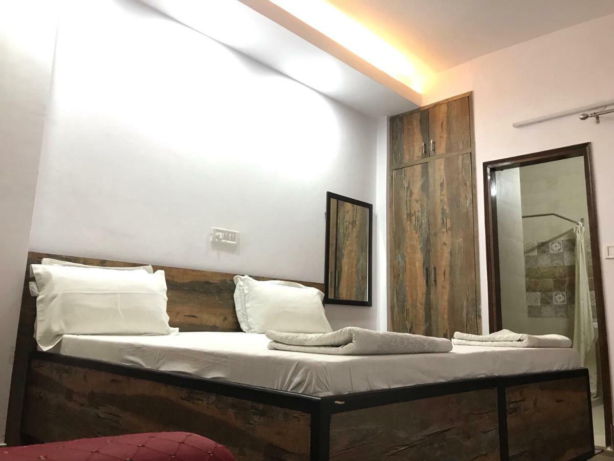 Tatvamasi Homestay New Delhi Exteriör bild