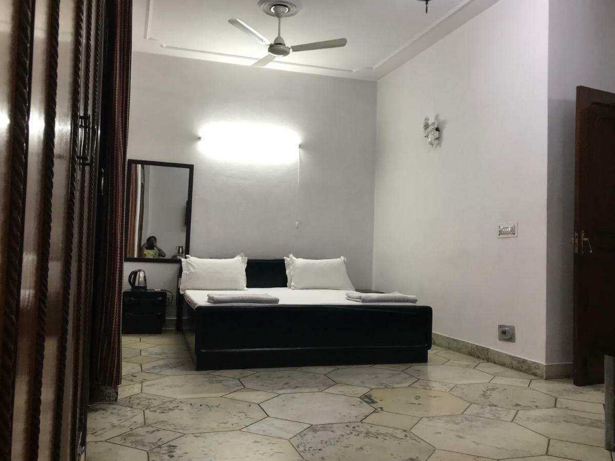 Tatvamasi Homestay New Delhi Exteriör bild